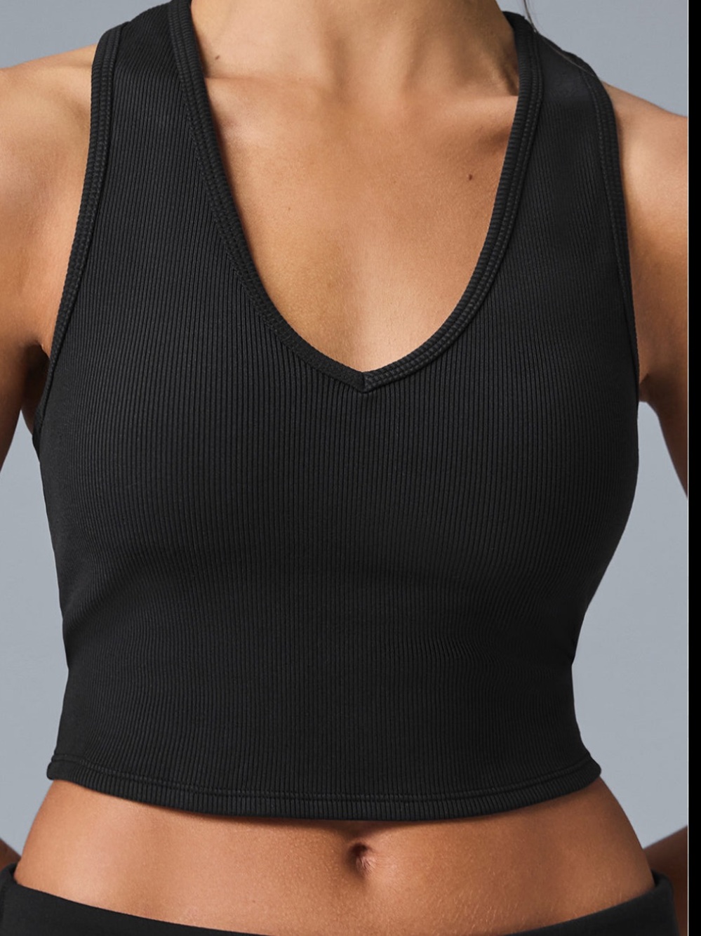 ALO Yoga Goddess Ribbed Cropped V-Neck Tank Top - Black